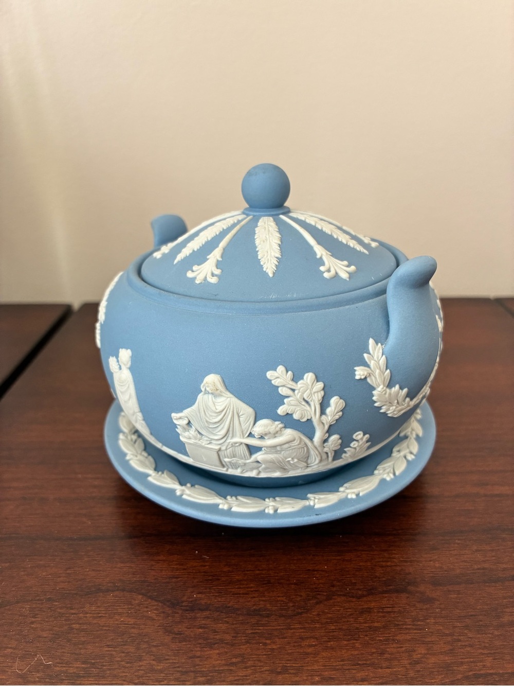 Vintage Wedgwood Blue Jasperware Covered Sugar Bowl with Matching Saucer - Picture 5 of 15